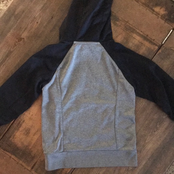 Little girls size Sm Nike therma-fit sweatshirt - Picture 2 of 6